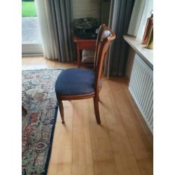 Eettafel met stoelen