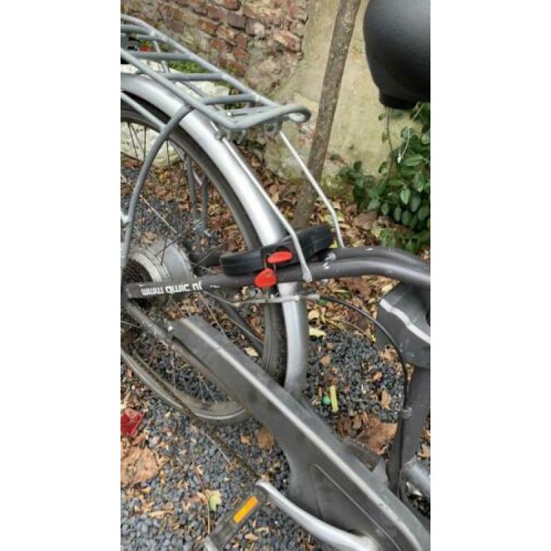 Station fiets met slot en reserve sleutel