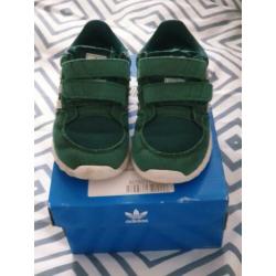 Groene adidas maat 22