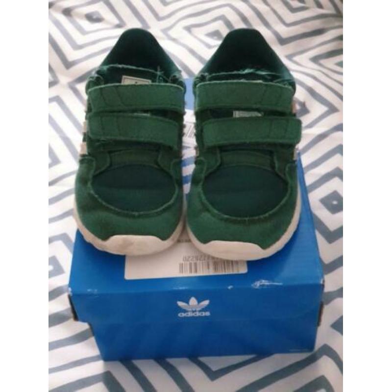 Groene adidas maat 22