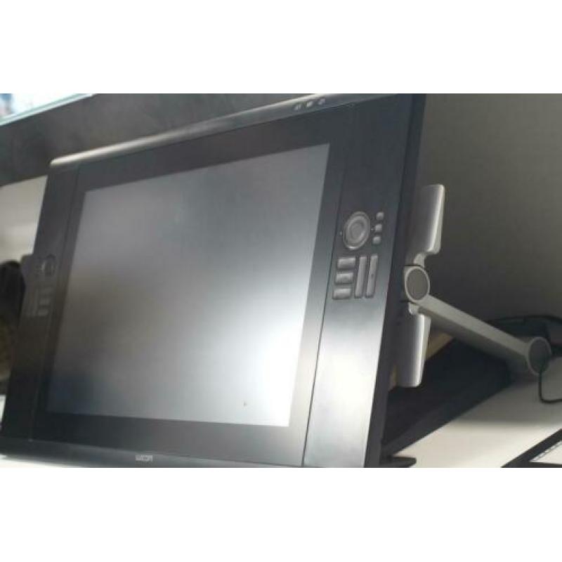Wagon Cintiq 24HD Touch