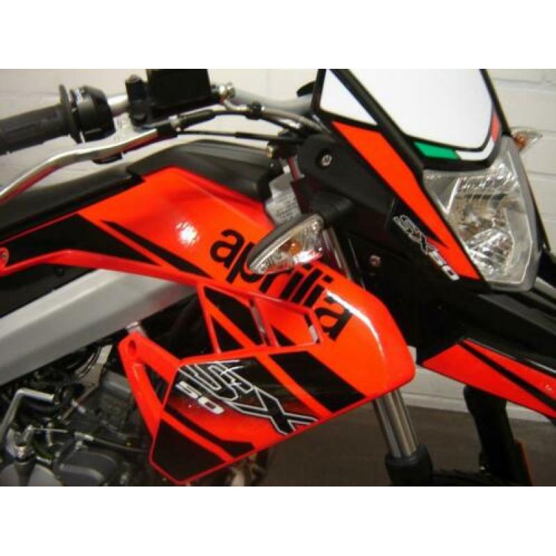 Aprilia SX Accelaration 2020 Nieuw zwart / rood 0 km DERBI