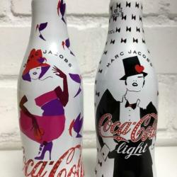 2 volle flesjes Coca Cola Light met design van Marc Jacobs