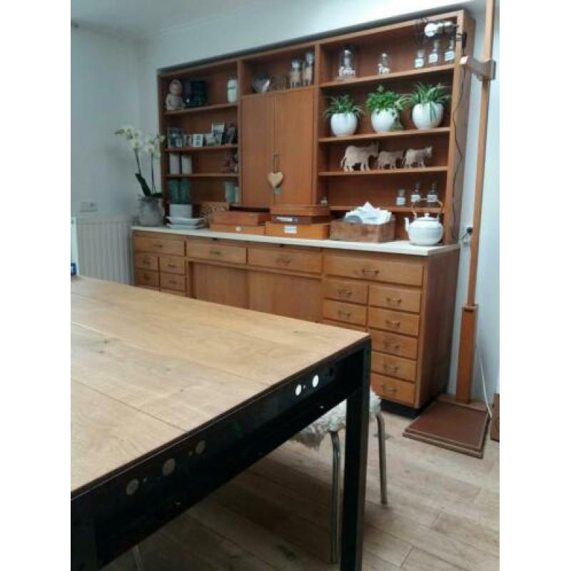 eiken eetkamertafel met stalen onderstel eikenhout