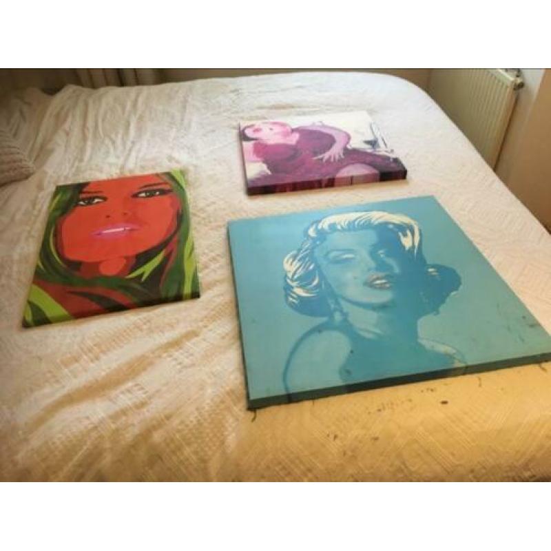 3 Kleurige schilderijen op canvas