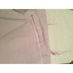 Licht roze stof lap is 3 meter 20 bij 1 meter 45
