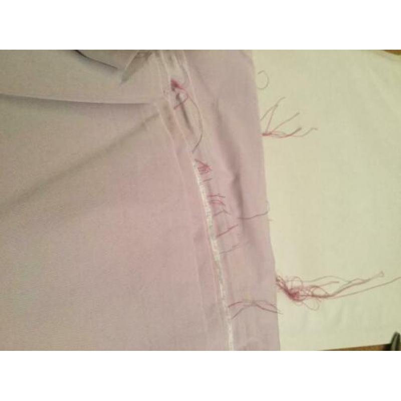 Licht roze stof lap is 3 meter 20 bij 1 meter 45