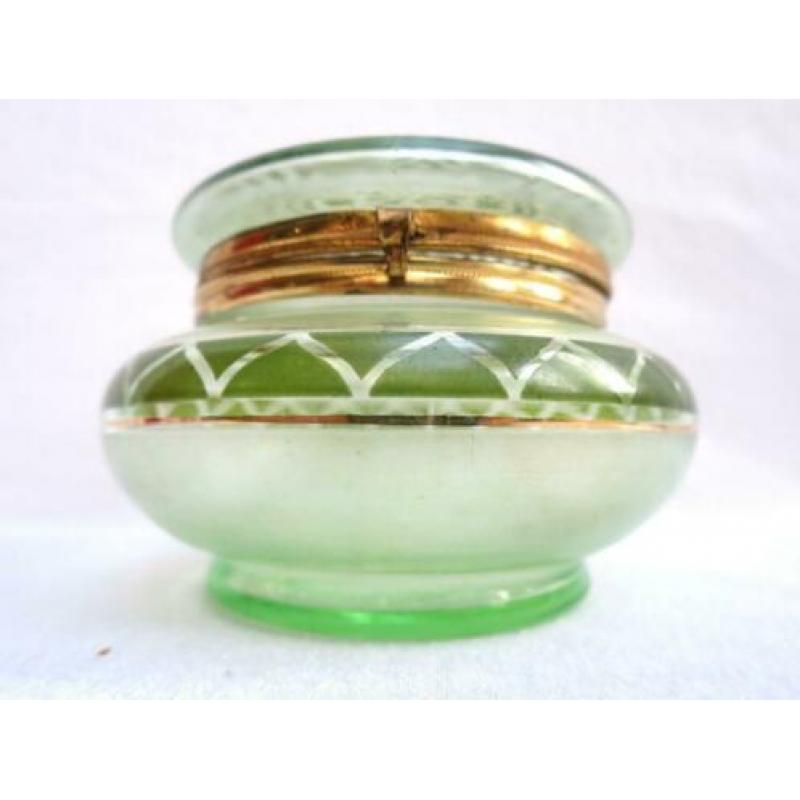 Boheems glas - art deco dekselschaaltje