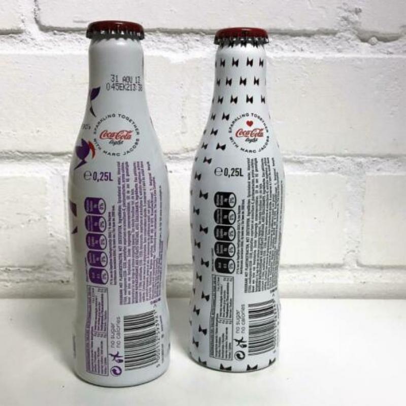 2 volle flesjes Coca Cola Light met design van Marc Jacobs