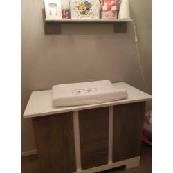 Zeer mooie in nette staat babykamer.