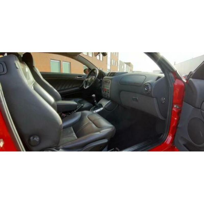 Alfa Romeo GT 1.9 JTD Distinctive 161000km NAP 150pk 6-bak L