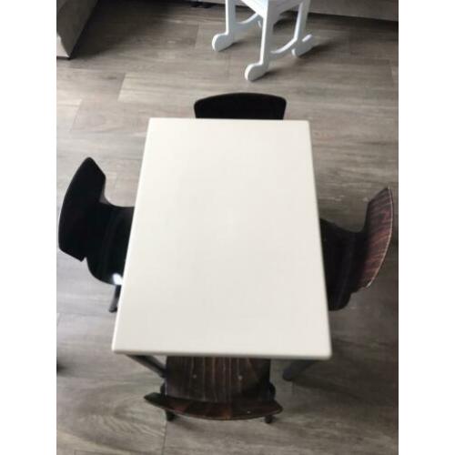 Kinder tafeltje met 4 stoelen