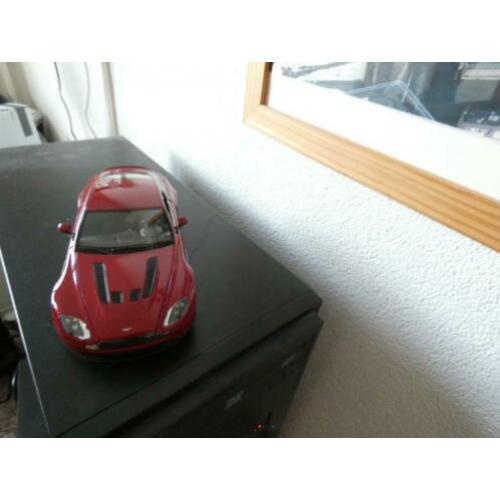 Aston Martin V12 Vantage modelauto Welly 1:24
