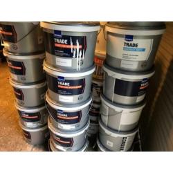Diverse muurverf wit 15liters.
