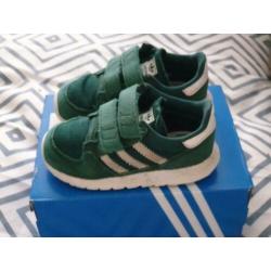 Groene adidas maat 22