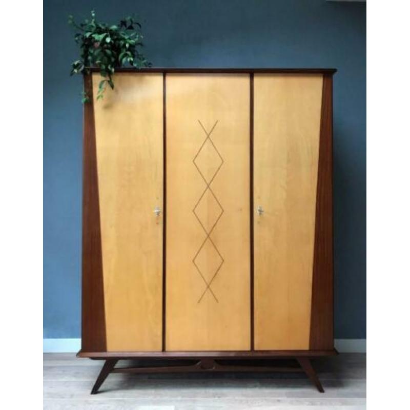 Prachtige vintage / retro houten kledingkast kast hang leg