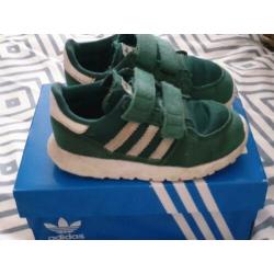 Groene adidas maat 22