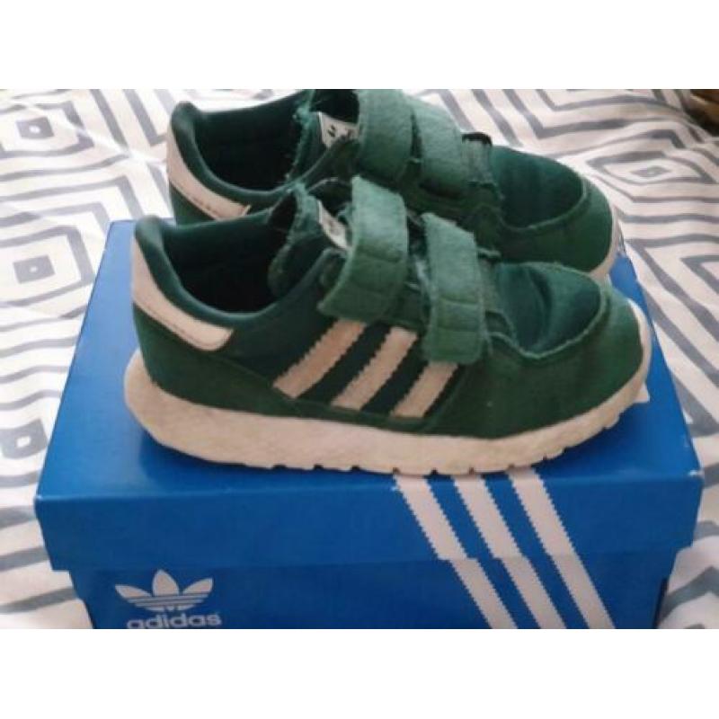 Groene adidas maat 22