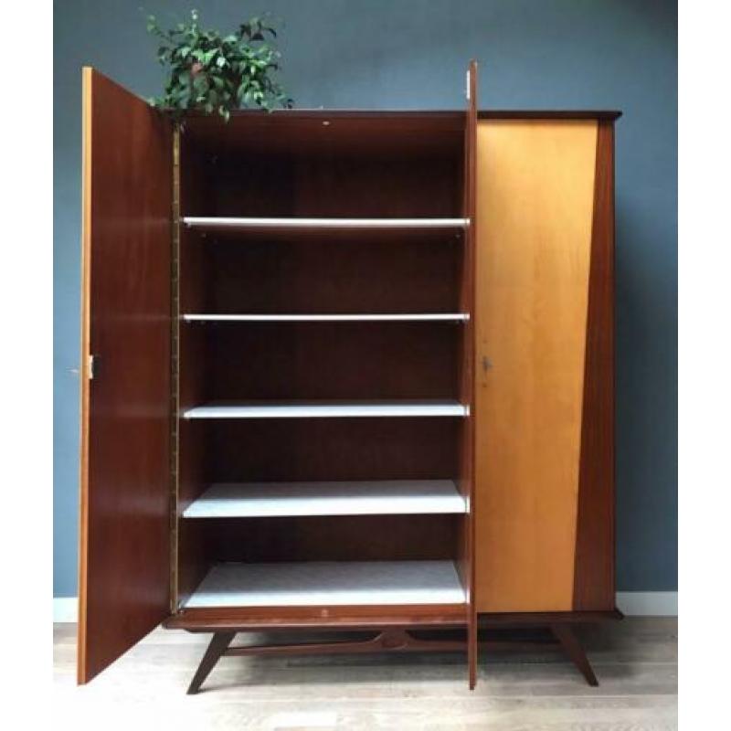 Prachtige vintage / retro houten kledingkast kast hang leg