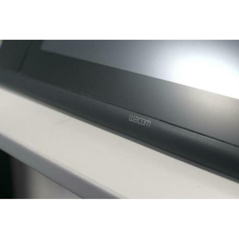 Wagon Cintiq 24HD Touch