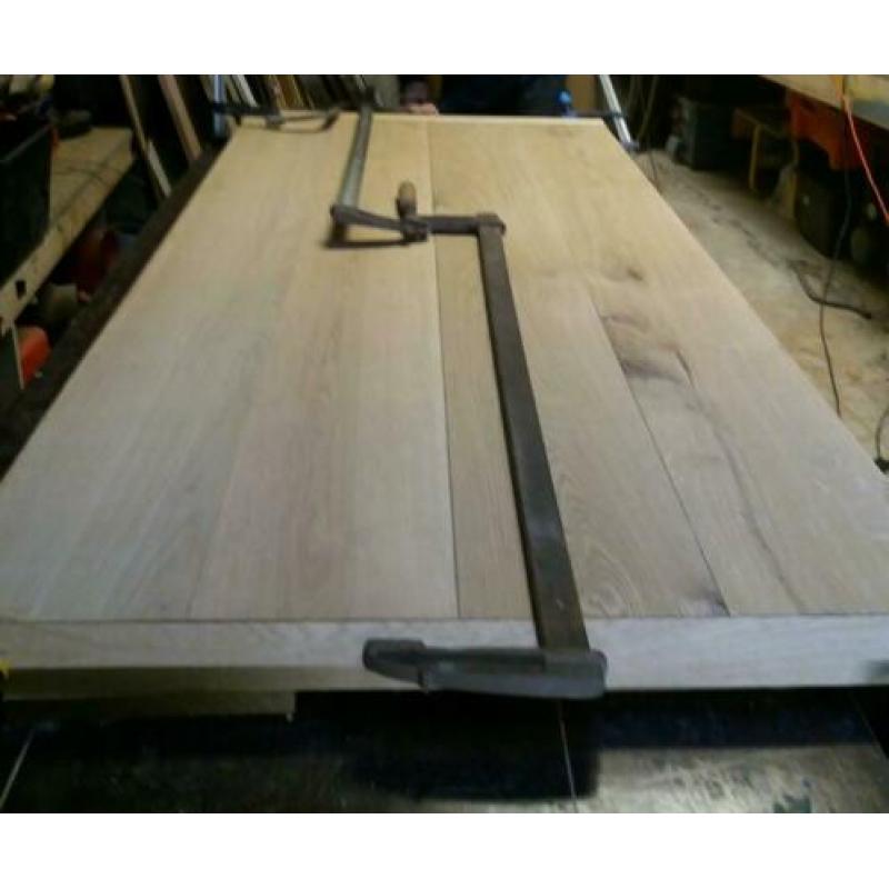 eiken eetkamertafel met stalen onderstel eikenhout