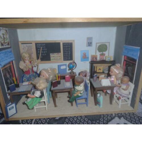Oud Klaslokaal Schooltje compleet met Rubber Popjes enzo 37/