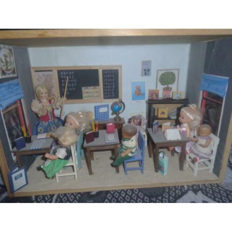 Oud Klaslokaal Schooltje compleet met Rubber Popjes enzo 37/