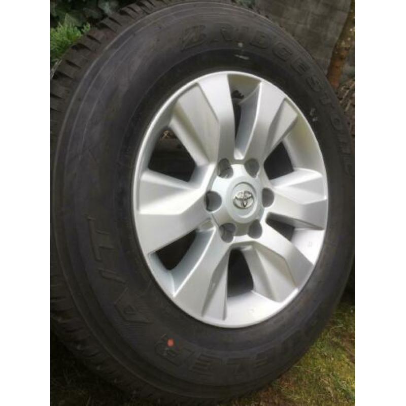 Nieuwe 17” originele toyota hilux velgen + banden 6x139.7
