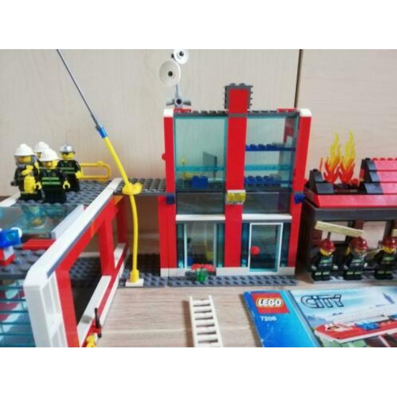 Lego brandweer 7208 en 60003