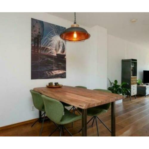 Eetkamertafel boomstam 4-persoons zo goed als nieuw!