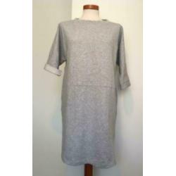 grijze sweater jurk van COS XS tot M