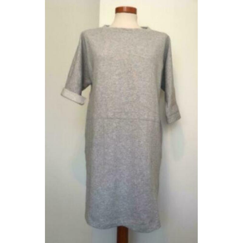 grijze sweater jurk van COS XS tot M