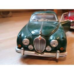 Model auto's / schaal auto's Mercedes jaguar enz
