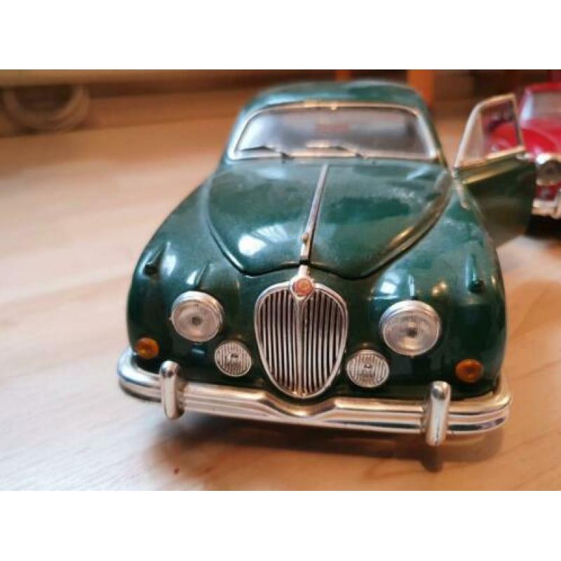 Model auto's / schaal auto's Mercedes jaguar enz