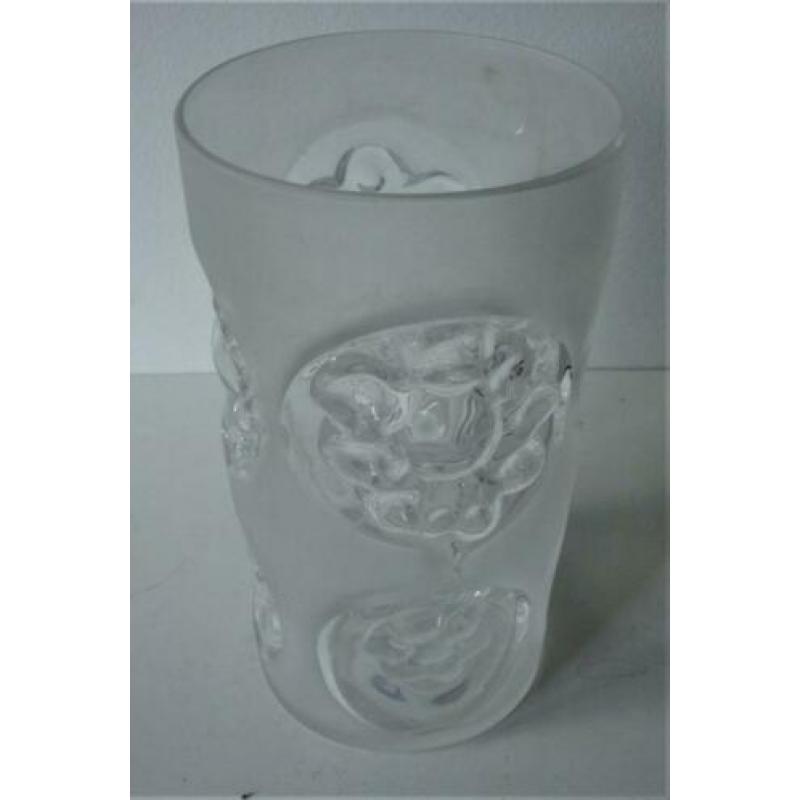 Grote, zware , glazen vaas, mat glas en 8 heldere medaillons