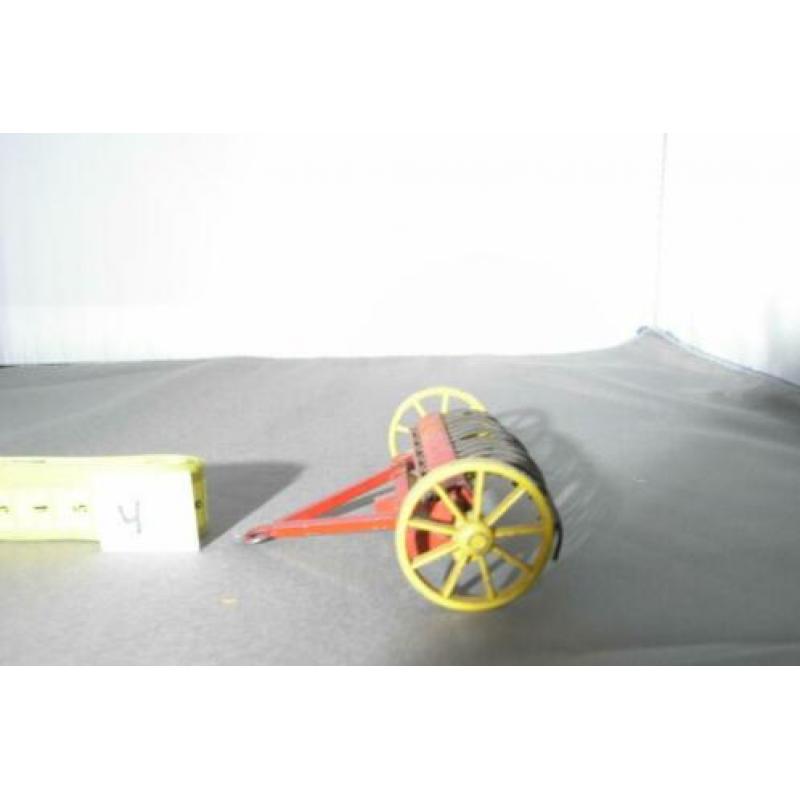 Hay rake, dinky toys (4) incompleet