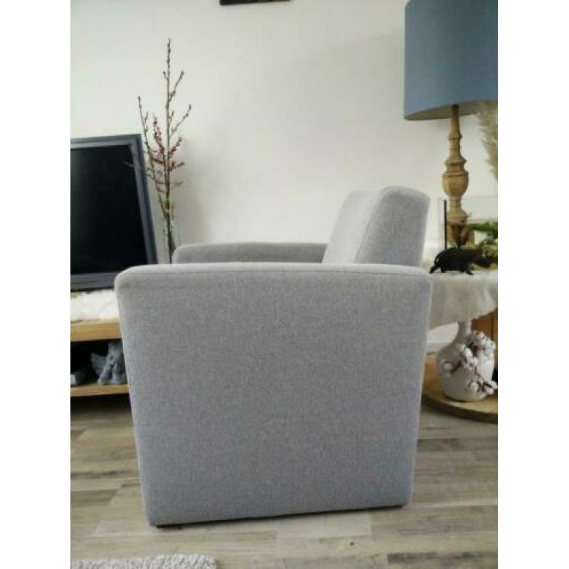 Lichtgrijze stoel fauteuil