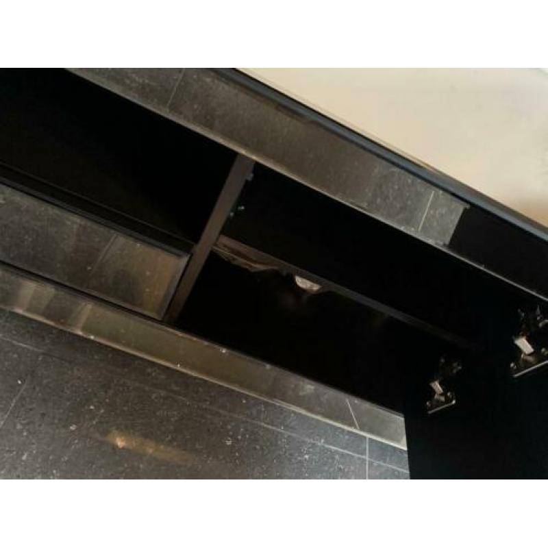 Tv base dubai mirror brons eric custer