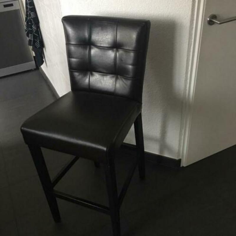 4 donker bruine barkrukken