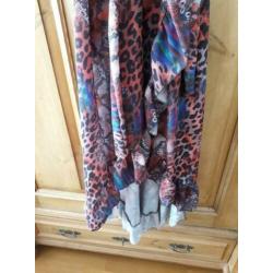 Prachtige Jurk met Ruffle erg apart NIEUW met label maat M