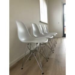 4 x Witte eames replica stoelen - eetkamerstoel