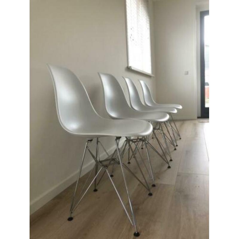 4 x Witte eames replica stoelen - eetkamerstoel