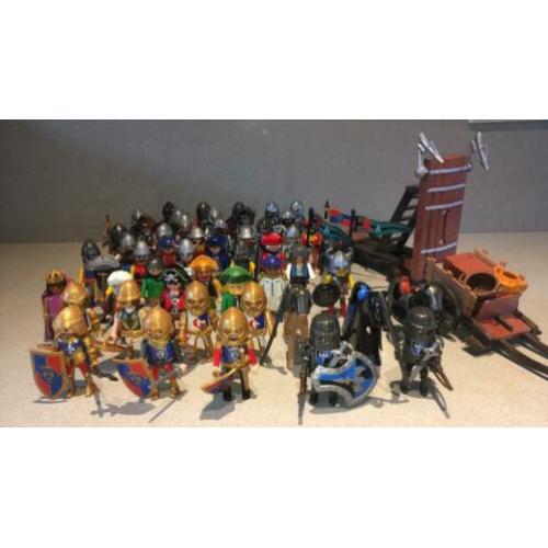 Meer dan 40 Playmobil Ridders met wapens en schild.