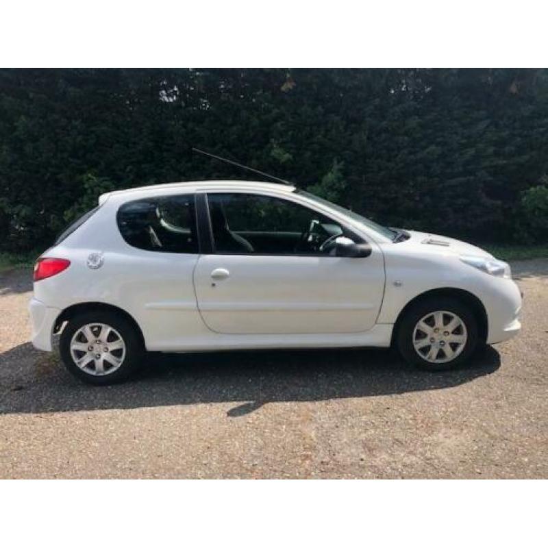 Peugeot 206 + 1.1 XR
