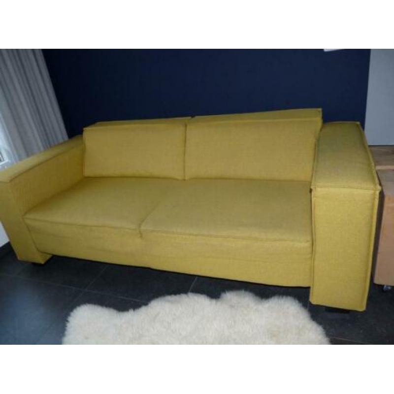 Montel bank 2.10 m breed 2 1/2 zits 2 jaar oud strak design