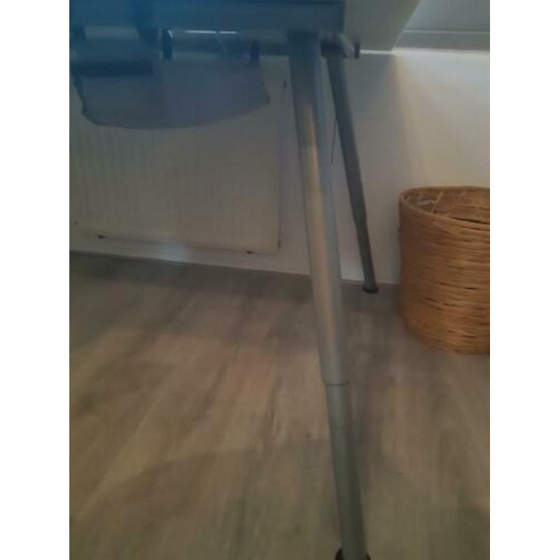 Wit bureau 195x110