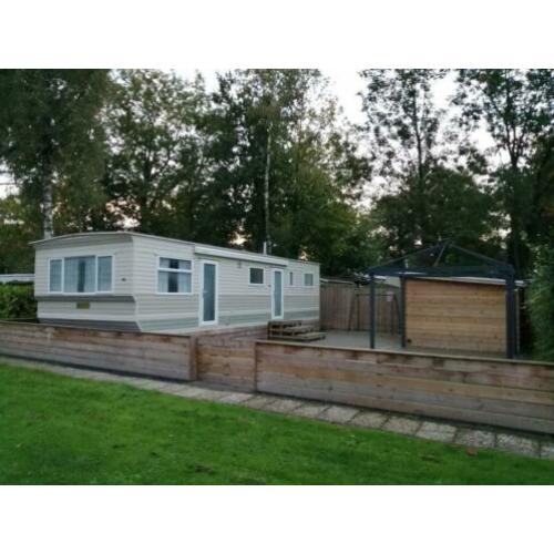 Tekoop stacaravan met dubbelglas op camping Ponderosa
