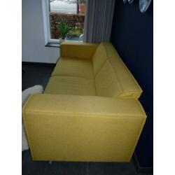 Montel bank 2.10 m breed 2 1/2 zits 2 jaar oud strak design