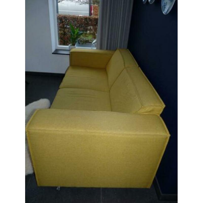 Montel bank 2.10 m breed 2 1/2 zits 2 jaar oud strak design