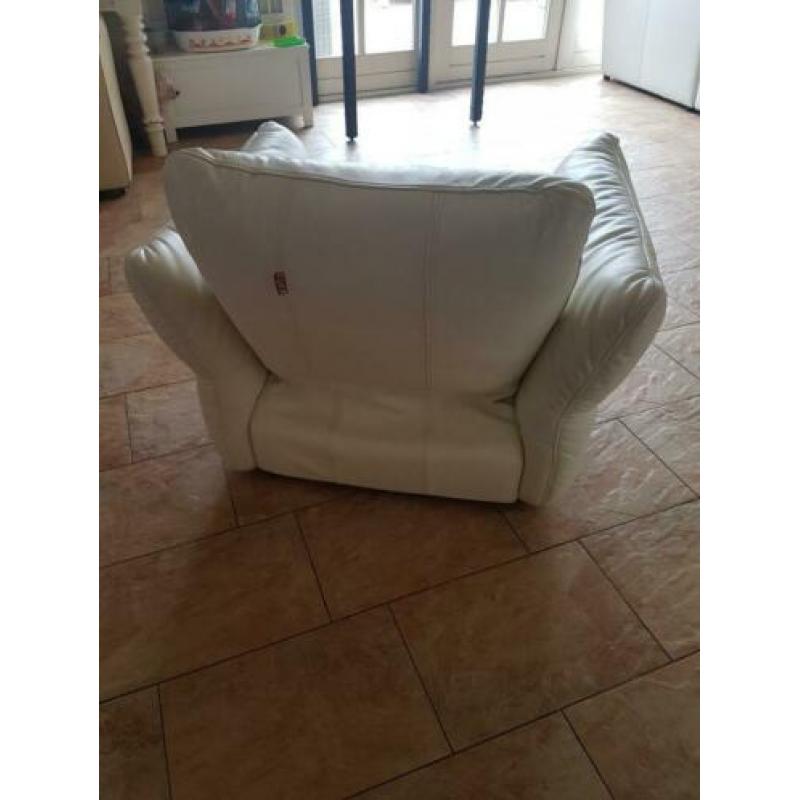 KUKA roomwitte zacht lederen fauteuil met ligstanden